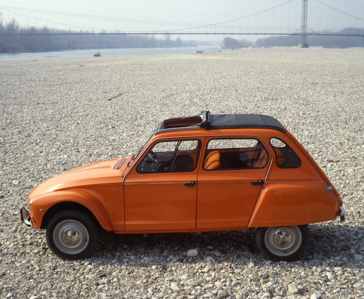 CITROËN DYANE: 50 anni e non sentirli CITROËN DYANE: 50 anni e non sentirli