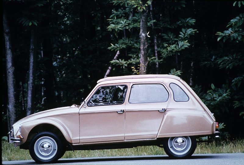 CITROËN DYANE: 50 anni e non sentirli CITROËN DYANE: 50 anni e non sentirli