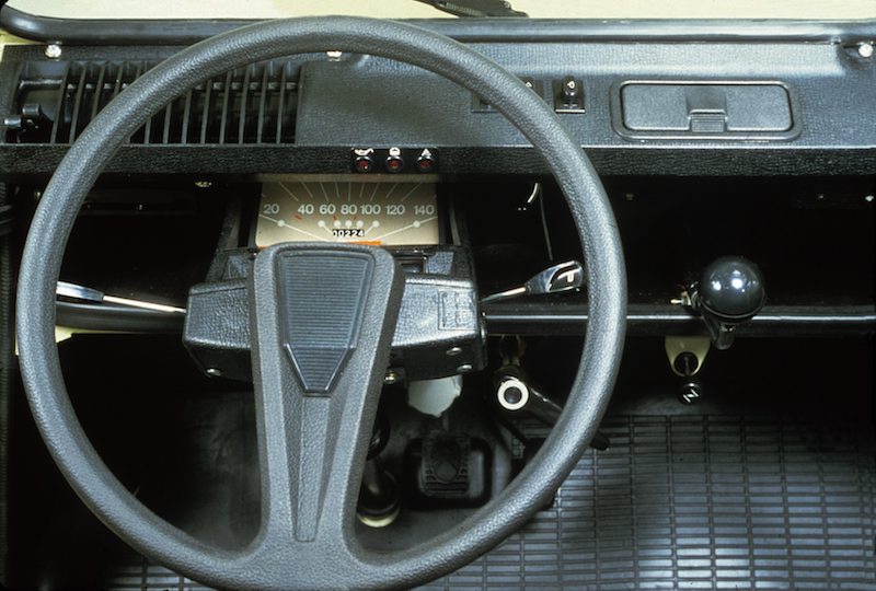 CITROËN DYANE: 50 anni e non sentirli CITROËN DYANE: 50 anni e non sentirli