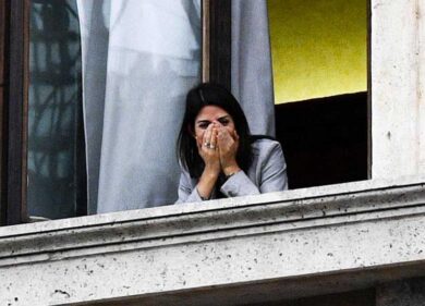M5s Roma Caporetto Raggi: il Campidoglio è ormai un “trono di sfighe”