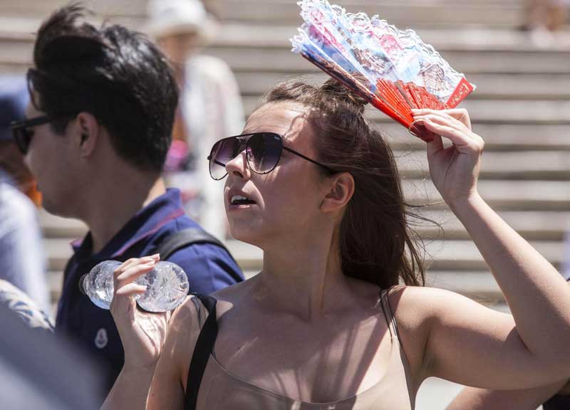 Afa infernale, dopo 5 settimane di fuoco il Comune presenta il Piano Caldo