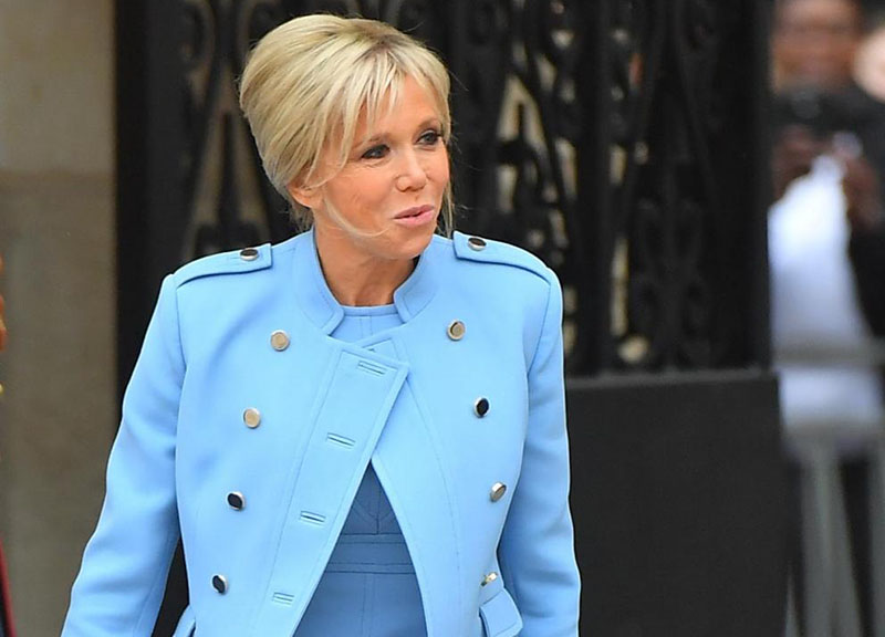 Brigitte mette nei guai Macron: petizione per toglierle stipendio e staff Brigitte mette nei guai Macron: petizione per toglierle stipendio e staff
