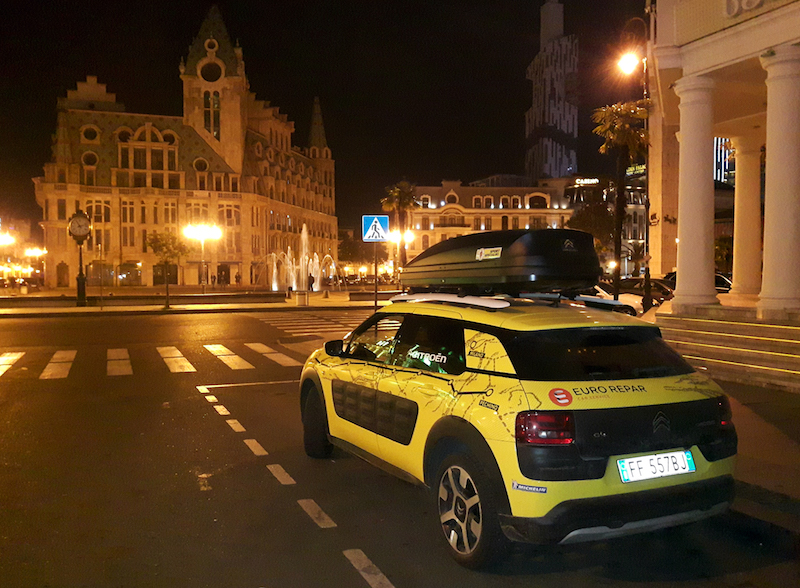 Citroën C4 Cactus: da Milano a Pechino. Impresa compiuta con successo! Citroën C4 Cactus: da Milano a Pechino. Impresa compiuta con successo!