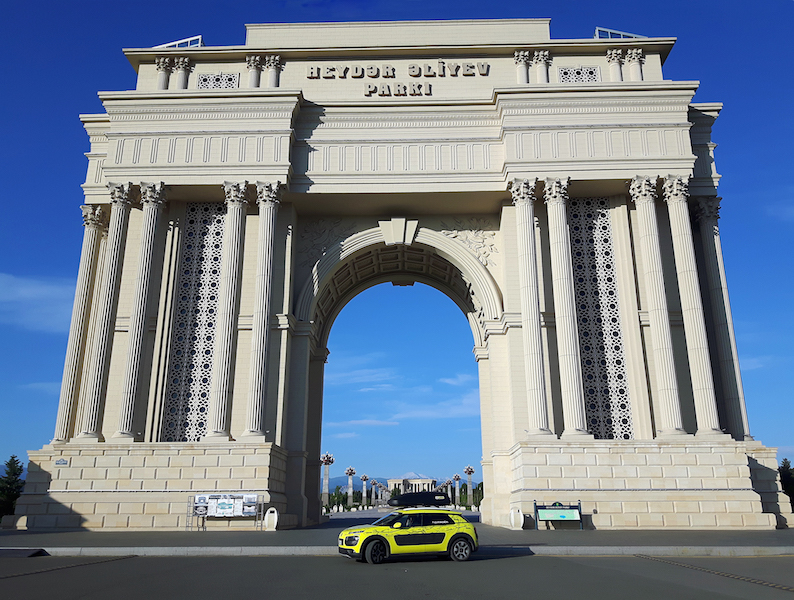 Citroën C4 Cactus: da Milano a Pechino. Impresa compiuta con successo! Citroën C4 Cactus: da Milano a Pechino. Impresa compiuta con successo!