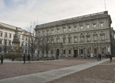 Case popolari, grigliata in Piazza della Scala. Polemiche di Fi