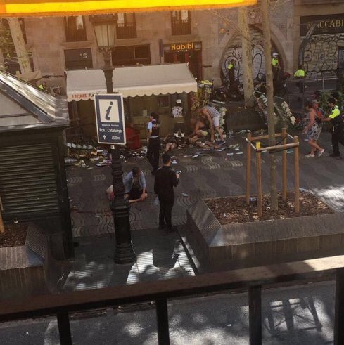 Barcellona, obiettivo Sagrada Familia. 3 in fuga. Isis: “Ora tocca all’Italia” Barcellona, obiettivo Sagrada Familia. 3 in fuga. Isis: “Ora tocca all’Italia”