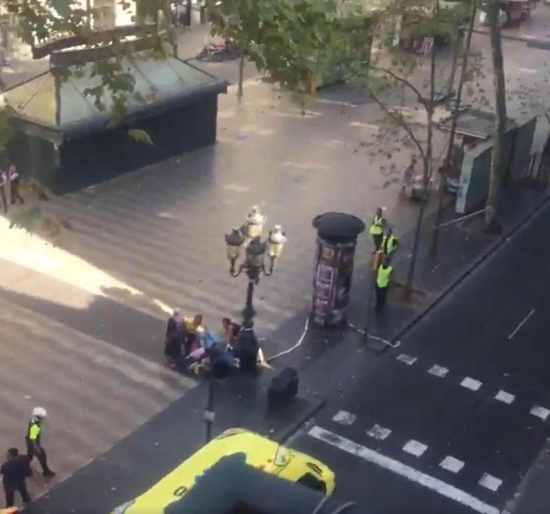Barcellona, obiettivo Sagrada Familia. 3 in fuga. Isis: “Ora tocca all’Italia” Barcellona, obiettivo Sagrada Familia. 3 in fuga. Isis: “Ora tocca all’Italia”