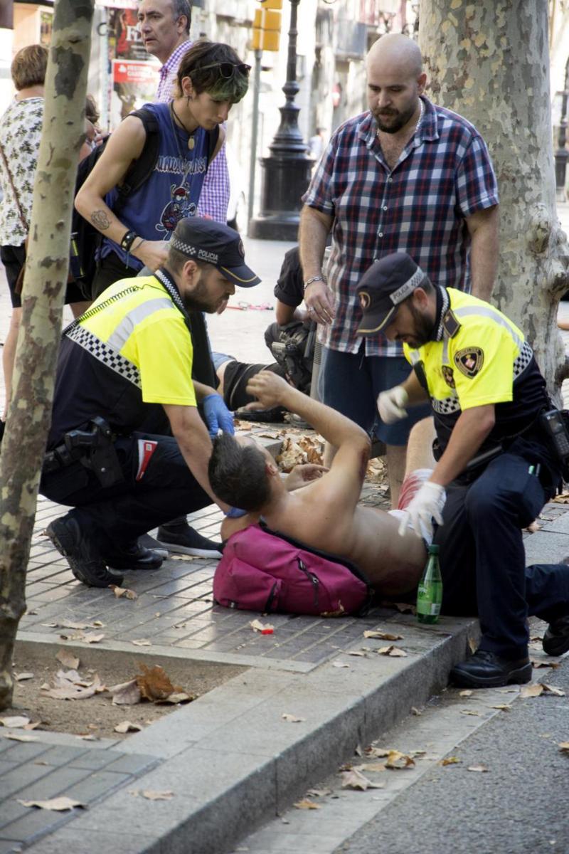 Barcellona, obiettivo Sagrada Familia. 3 in fuga. Isis: “Ora tocca all’Italia” Barcellona, obiettivo Sagrada Familia. 3 in fuga. Isis: “Ora tocca all’Italia”