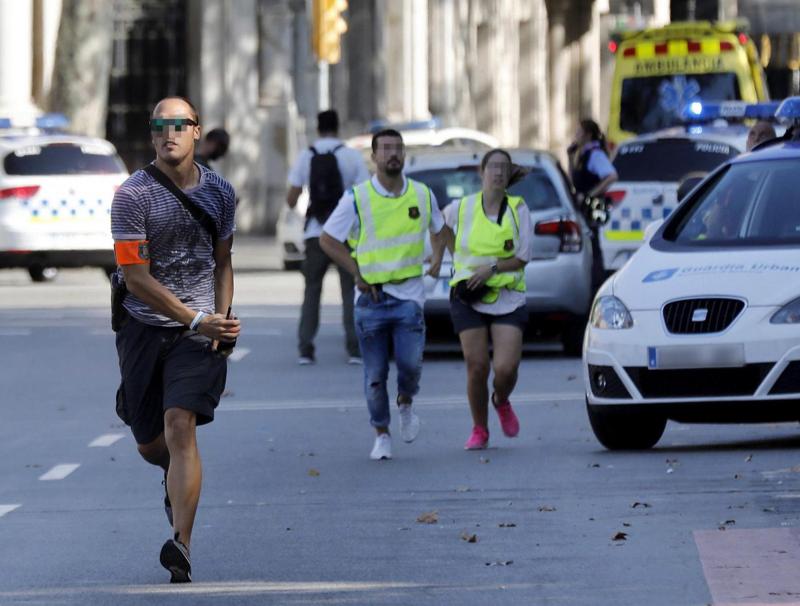 Barcellona, obiettivo Sagrada Familia. 3 in fuga. Isis: “Ora tocca all’Italia” Barcellona, obiettivo Sagrada Familia. 3 in fuga. Isis: “Ora tocca all’Italia”