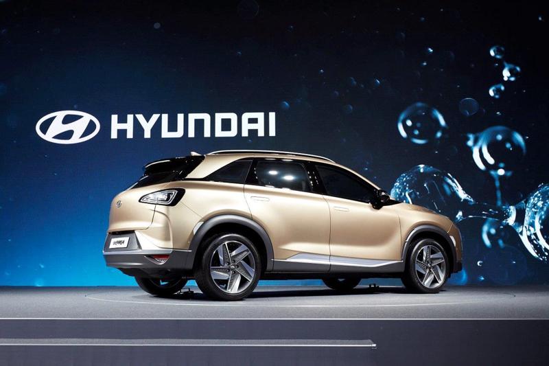 Hyundai: presentato il nuovo SUV Fuel Cell Hyundai: presentato il nuovo SUV Fuel Cell