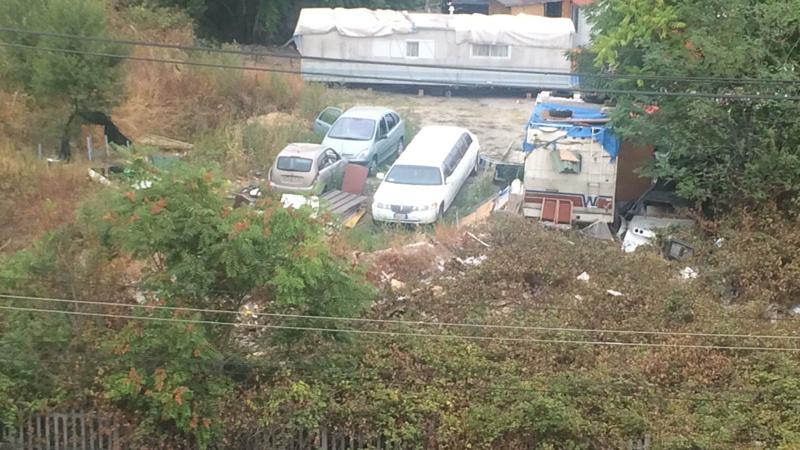 Campo rom di Via Bonfadini, Sardone: ‘Spunta pure una limousine’. La denuncia Campo rom di Via Bonfadini, Sardone: ‘Spunta pure una limousine’. La denuncia
