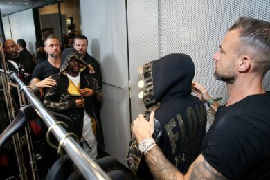 Mayweather e l’outfit Philipp Plein nella storica vittoria con Conor McGregor