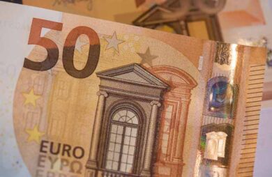 Più italiani fanno debiti: un terzo compra a rate. Pagamenti mensili da 356€