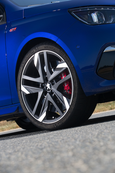 Nuova Peugeot 308 GTi: il Leone ruggisce ancora Nuova Peugeot 308 GTi: il Leone ruggisce ancora