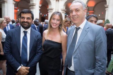 Mostra cinema di Venezia, Maria Elena Boschi sul red carpet scambiata per star