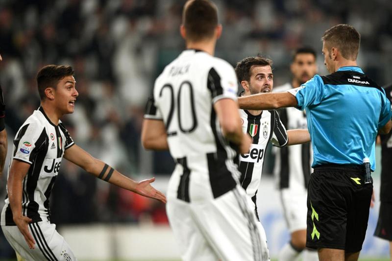 Dybala, Barcellona offre 160 milioni last minute: no della Juventus Dybala, Barcellona offre 160 milioni last minute: no della Juventus
