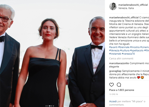 Mostra cinema di Venezia, Maria Elena Boschi sul red carpet scambiata per star Mostra cinema di Venezia, Maria Elena Boschi sul red carpet scambiata per star