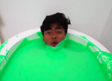 La “slime bath challenge”, l’ultima frontiera della slime mania