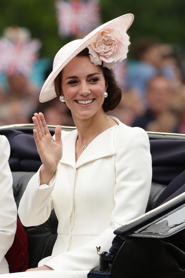 Kate Middleton e William, terzo bebè in arrivo. Gravidanza difficile perché… Kate Middleton e William, terzo bebè in arrivo. Gravidanza difficile perché…