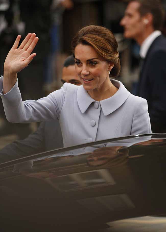 Kate Middleton e William, terzo bebè in arrivo. Gravidanza difficile perché… Kate Middleton e William, terzo bebè in arrivo. Gravidanza difficile perché…