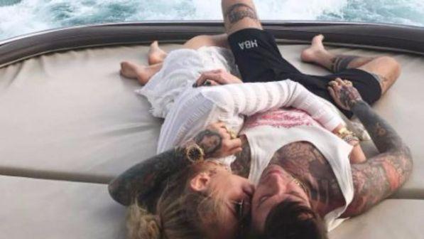Chiara Ferragni e Fedez aspettano un bimbo. Rivelazione dopo il pancino. FOTO Chiara Ferragni e Fedez aspettano un bimbo. Rivelazione dopo il pancino. FOTO