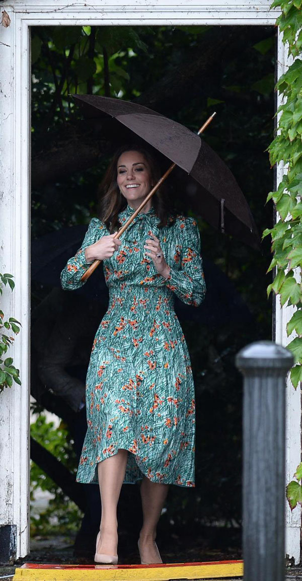 Kate Middleton veste Prada. FOTO Kate Middleton veste Prada. FOTO