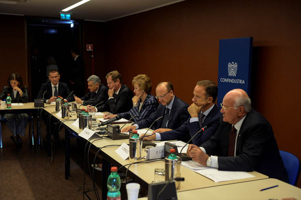 Confindustria e UBI Banca insieme per la trasformazione digitale delle imprese Confindustria e UBI Banca insieme per la trasformazione digitale delle imprese