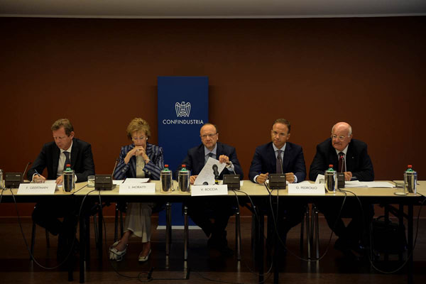 Confindustria e UBI Banca insieme per la trasformazione digitale delle imprese Confindustria e UBI Banca insieme per la trasformazione digitale delle imprese