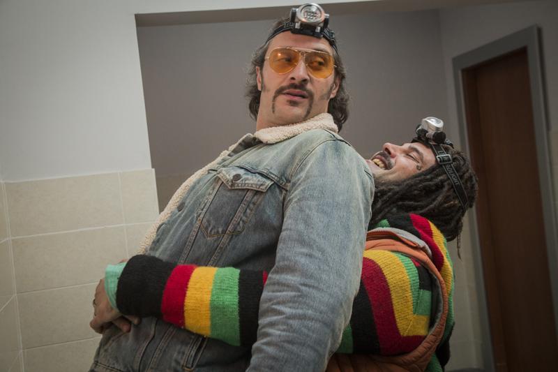 A Venezia 74 “Brutti e cattivi”, la dark comedy con Claudio Santamaria A Venezia 74 “Brutti e cattivi”, la dark comedy con Claudio Santamaria
