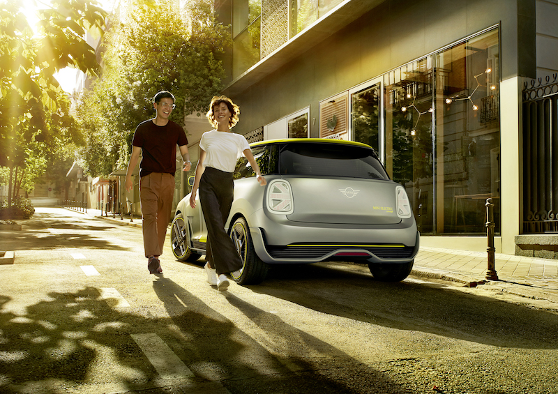 Francoforte 2017 Mini presenta uno studio di design completamente elettrico. Francoforte 2017 Mini presenta uno studio di design completamente elettrico.