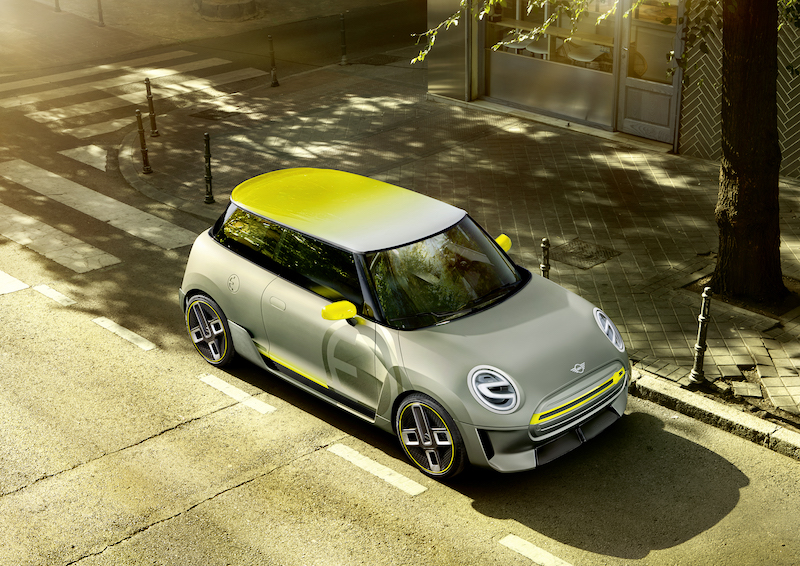 Francoforte 2017 Mini presenta uno studio di design completamente elettrico. Francoforte 2017 Mini presenta uno studio di design completamente elettrico.