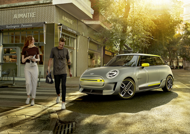 Francoforte 2017 Mini presenta uno studio di design completamente elettrico. Francoforte 2017 Mini presenta uno studio di design completamente elettrico.