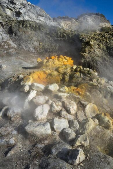 Pozzuoli, famiglia muore in un cratere per salvare il figlio