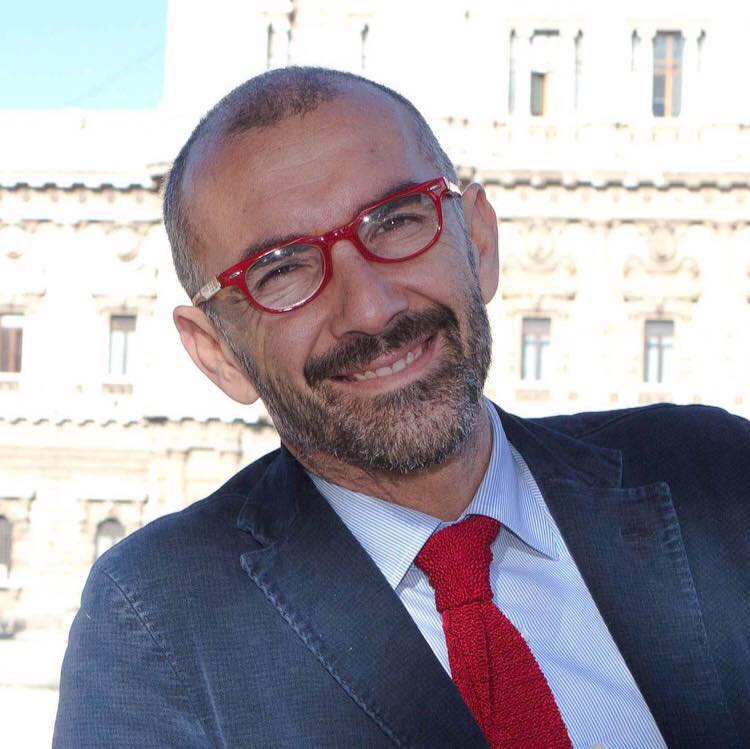 Caringella: gli occhialetti colorati alla Vita in diretta Caringella: gli occhialetti colorati alla Vita in diretta
