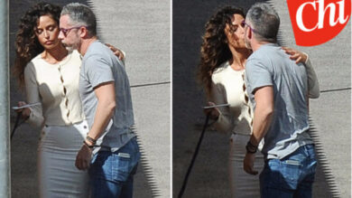 Raffaella Fico e Alessandro Moggi: spiaggia bollente. LE FOTO