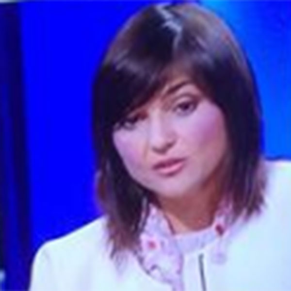Debora Serracchiani cambia look. Eccola irriconoscibile su La7: FOTO