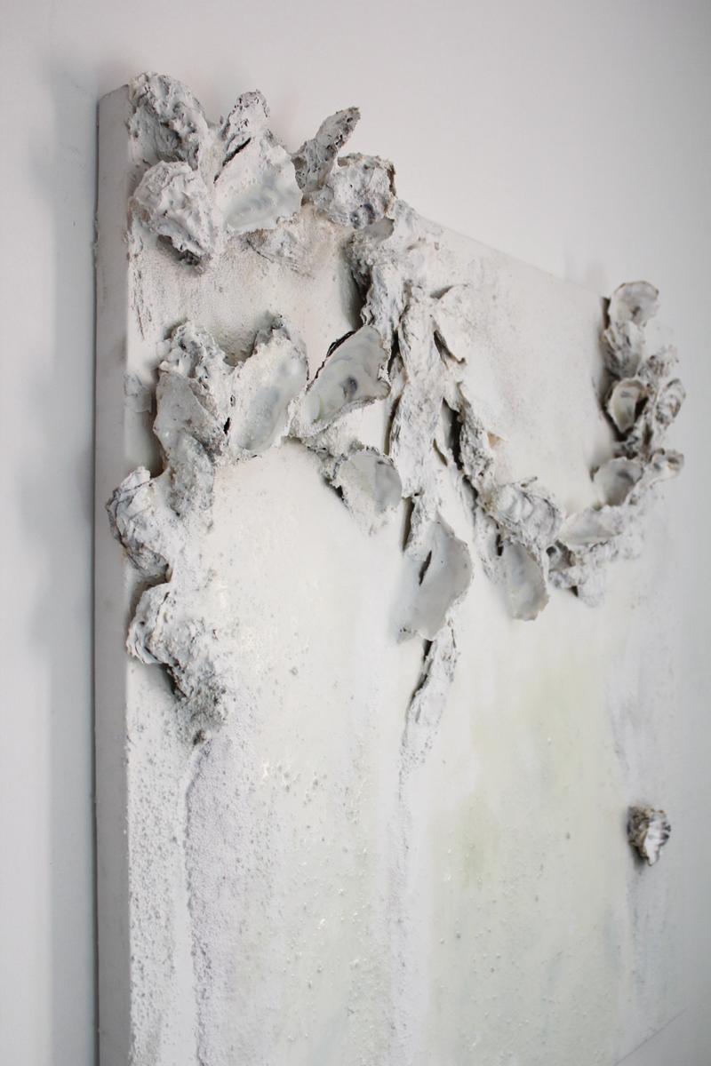 “Into the white”: Valentinaki espone in Sant’Ambrogio, Milano