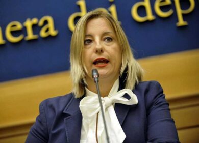 M5S, “Dopo Roma il Lazio”: Lombardi si candida alle regionarie del movimento