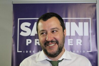 Lega, conti bloccati, Salvini: attento Renzi, può succederti la stessa cosa