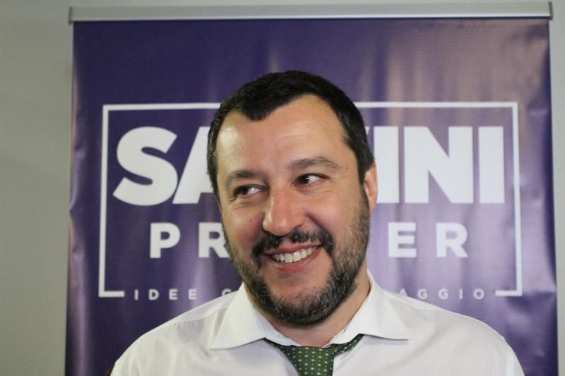 Lega, conti bloccati, Salvini: attento Renzi, può succederti la stessa cosa Lega, conti bloccati, Salvini: attento Renzi, può succederti la stessa cosa