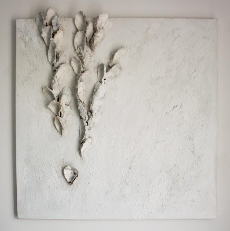 “Into the white”: Valentinaki espone in Sant’Ambrogio, Milano