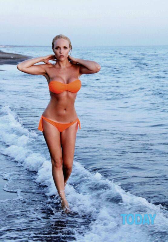 Laura Forgia, da Playboy a “I fatti vostri” con Magalli. LE FOTO