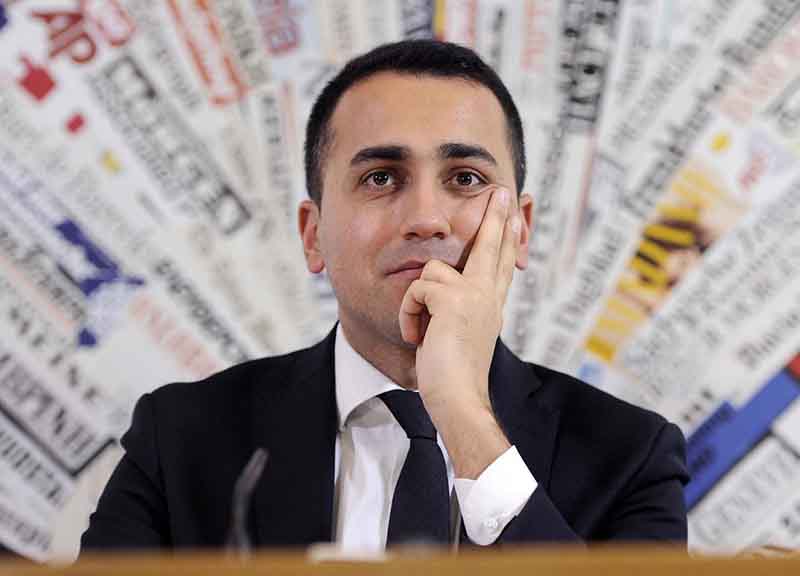 Di Maio, ecco la biografia che lo esalta: “Se fallisco lavapiatti a Bruxelles” Di Maio, ecco la biografia che lo esalta: “Se fallisco lavapiatti a Bruxelles”