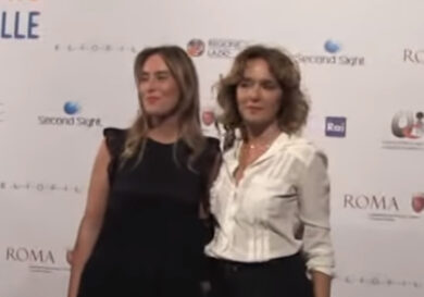 Boschi come una diva insieme a Valeria Golino