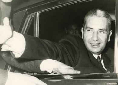 Aldo Moro da giovane. Le foto in famiglia e con gli amici di scuola in mostra