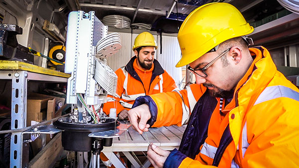 Open Fiber, la fibra ottica che connette l’Italia per farla finalmente correre Open Fiber, la fibra ottica che connette l’Italia per farla finalmente correre