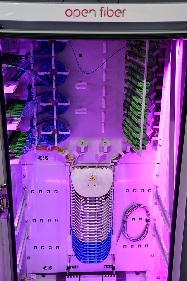 Open Fiber, la fibra ottica che connette l’Italia per farla finalmente correre Open Fiber, la fibra ottica che connette l’Italia per farla finalmente correre