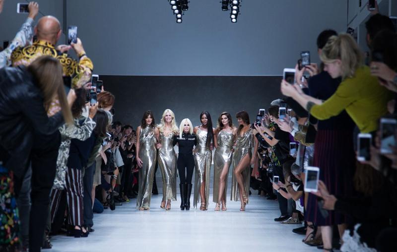 MFW, Armani, Cavalli e Elisabetta Franchi seducono. Nel weekend 23 sfilate MFW, Armani, Cavalli e Elisabetta Franchi seducono. Nel weekend 23 sfilate