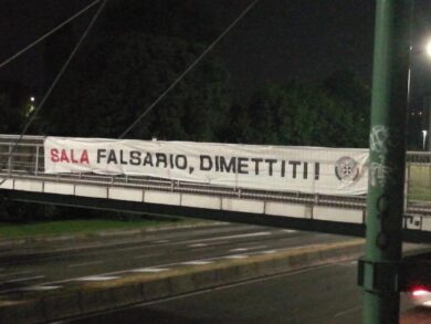 Milano, nuovi striscioni di CasaPound: “Sala a processo? Falsario dimettiti”