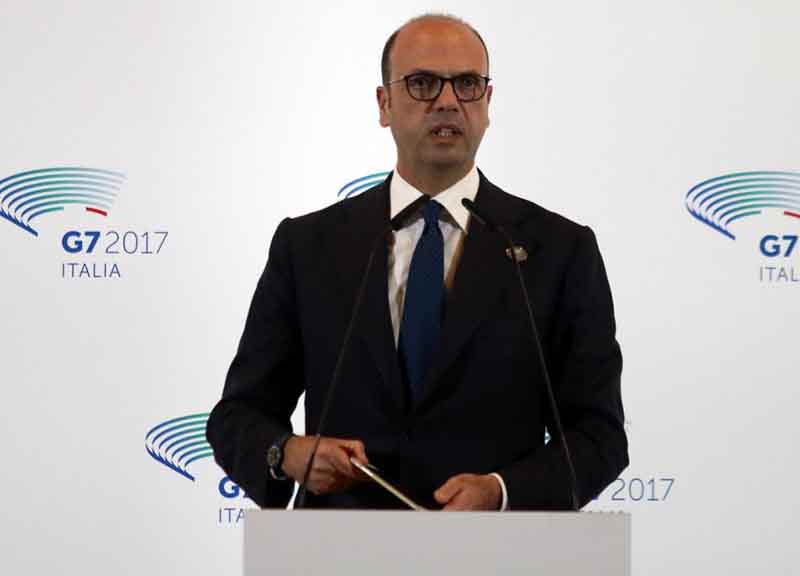 Ius soli, bocciatura di Alfano: “Sbagliato, sarebbe un regalo alla Lega” Ius soli, bocciatura di Alfano: “Sbagliato, sarebbe un regalo alla Lega”